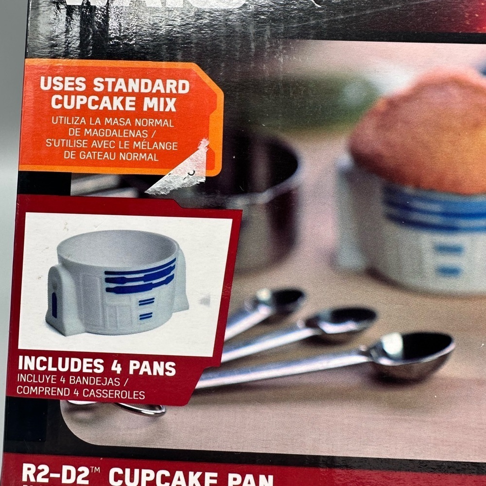 Star Wars R2-D2 cupcake pans - Picture 3 of 7